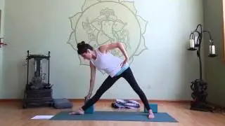 30 Minute Beginner Yoga Practice - Cooling Summer Yoga