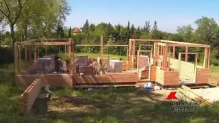 Una casa ecologica costruita con mattoni di legno...