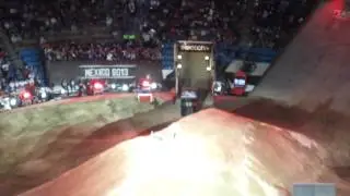 Red Bull X-fighters en la Plaza De Toros Mexico (gangnam style)