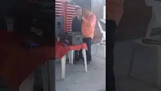 Cantor Renato Wingler com o Pastor Dimilsom no ar livre bairro BNH amem