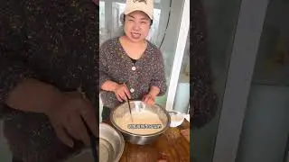 跟面板一样大的葱千层饼你吃过么？配上酸菜汤绝了！👍#舌尖上的乡村美食 #千层饼 #我的乡村生活 #农村美食