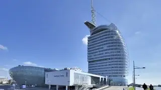 Прогулка в центре города Sail City