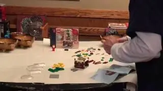 Lego 40223 - 2016 Christmas snow globe time lapse construction