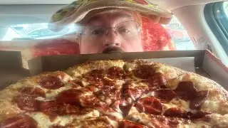 What&rsquo;s New : Little Caesars Crazy stuffed crust Pepperoni 🍕