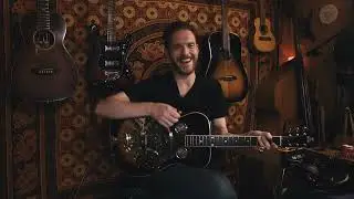 Sound authentically, acoustically old - use dead strings!