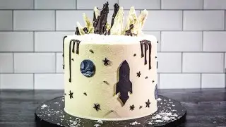 Making a Galaxy and Planet Cake - Time Lapse