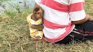 Jason Moaning Dramatic Hugged Mom's Back After Seeing Buffalo