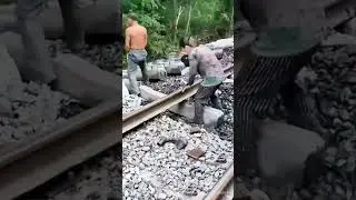 The labor of workers changing sleepers on the railway