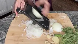 Making chicken haleem (Daleem) with garlic nan