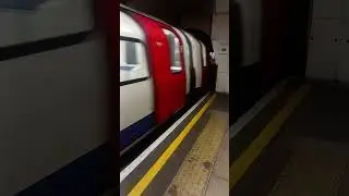 Northern Line London Underground Train arriving at Kenningron 27/1/26