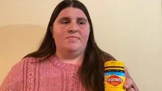 How a blind person makes breakfast | the right way to eat Vegemite