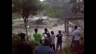 Detik-detik Jembatan Padasan Hanyut Akibat Banjir Lahar Dingin Merapi 2010