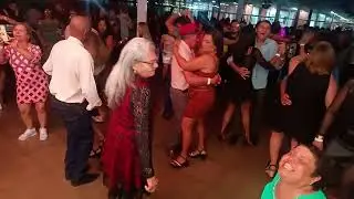 O garotinho e muito bom e canta muito Celso Alves ao vivo