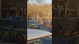 Du funkstreifen  wagen der Polizei Dortmund (Ford-s-max)f&auml;hrt zum Einsatz auf falscher stra&szlig;en Seite