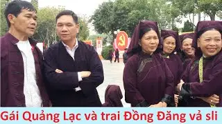 Singing a farewell song at Ky Lua market.