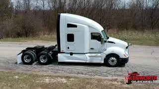Kenworth T680 76 in High Roof Sleeper 207740R