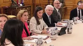 La Reina en la reunión de trabajo sobre los riesgos de los menores en Internet y redes sociales