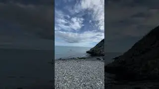 🪨 La plage de galets cach&eacute;e &ndash; Un coin secret en Bretagne 🌊