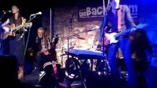 Kate O'Callaghan - She Cries (McGrory's Live)