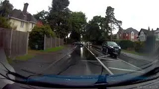 Mercedes forces his way out of a junction