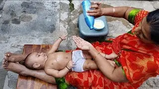 How to oil massage a baby|Baby massaging 