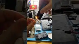 Battery explosion while live#samsung #mobile #smartphone #nostalgia #retro #phonerepair #tech #reels