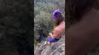 A crazy guy risks his life for an incredible 42.5m World Record Death Dive! #deathdive