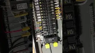 200 amp main panel #neat #clean #thatshowwedoit #beautiful #electrician #electrical #topnotch #good