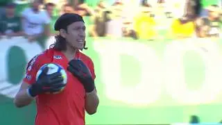 C&aacute;ssio emociona e pega a bola fora da &aacute;rea