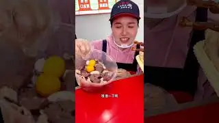 麻椒鸡浇汁味更香 在九里万科有一家熟食店，小椒柒麻椒鸡，专做麻椒鸡，鸡肉新鲜，味道鲜美，又开新店，活动给力 #街边小吃 #街头美食 #路边摊 #chinastreetfood #streetfood