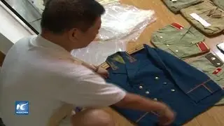 Policía retirado de Fuzhou colecciona uniformes del Ejército