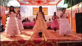 मुझे इस दुनिया में लाया बोलना चलना सिखाया mujhe is duniya me laya bolana chalna sikhaya...