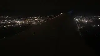 United A320 full landing in St. Louis Mo at night