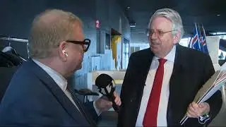 VAR&Uacute;&ETH; FALSMI&ETH;ILL. F&aacute;fr&oacute;&eth;ur fr&eacute;ttama&eth;ur hefur kj&oacute;sendur a&eth; f&iacute;flum. St&ouml;&eth;2 misnotar almannaf&eacute;.