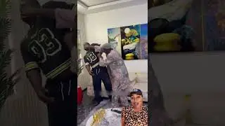 После подарка в виде автомобиля, Untouchable подарил своему другу Шаи новый iPhone 17 Pro Max.