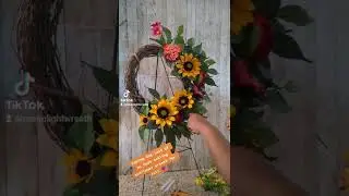 Make a Sunflower Wreath with me 💚 #wreathmaking #falldecor #autumnaesthetic #fallaesthetic