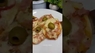 Essas mini pizzas s&atilde;o perfeitas pro lanche da tarde😋🍕 #minipizza #pizza #receitas