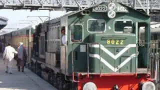 40Dn Jaffar Express Arrival at Gujrat | Powerful Horn | Train Spotting at Gujrat Station #railway