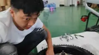 X5-How to change the back wheel (latest), please make sure you take out the battery first.