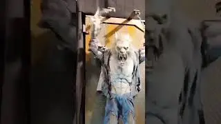 Scare Wolf Animatronic | Distortions Unlimited | Transworld 2023 Halloween | #shorts