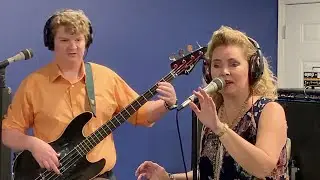 The Ramblin Lou Family Band - What's Goin' On