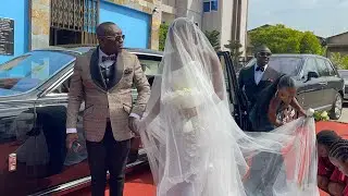 Wow…. Cash is sweet. Dr Ofori Sarpong’s dauther arrives in 2023 Rolls-Royce for her white wedding