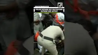 Активисты партии BJP протестуют перед офисом генерального директора полиции против действий Конгр...