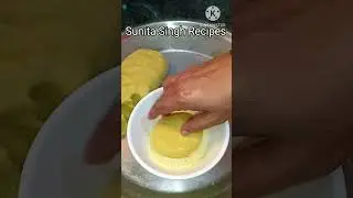 Makki Ki Soft Roti Kaise Banaye | Easy Makki Roti Recipe #shorts #ytshorts #makkiroti #foodshorts