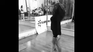 Pole Dance giro b&aacute;sico - gancho adelante y atr&aacute;s