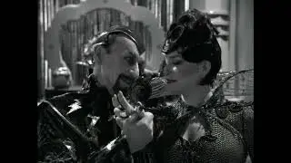 Star Trek: Voyager &ndash; Bride of Chaotica! (Queen Arachnia & Captain Janeway) clip in 4K