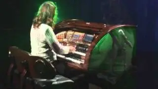 Lori Graves playing Pirates Of The Caribbean on the Lowrey Organ