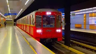 🚇 METROVAGONMASH 81-717 arriving at STARE BIELANY (Warsaw metro)