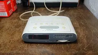 Vintage Hitachi KC 17   Radio AMFM Alarm Clock
