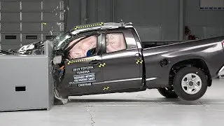 2015 Toyota Tundra extended cab driver-side small overlap IIHS crash test